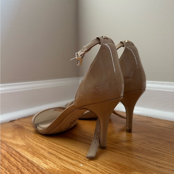 Sam Edelman Cream Heels - Picture 2 of 4